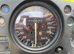 バイクのメーターの写真